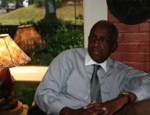 René Lake, expert en développement national: "Le Franc CFA ne va pas porter notre développement" René Lake, expert en développement national: "Le Franc CFA ne va pas porter notre développement"