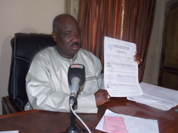Au Palais, devant Macky Sall, comme à la borne fontaine Au Palais, devant Macky Sall, comme à la borne fontaine
