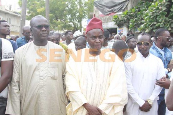 Arrêt sur image : Bécaye Mbaye visiblement choqué à la levée du corps d’Ablaye Mbaye à Fass Arrêt sur image : Bécaye Mbaye visiblement choqué à la levée du corps d’Ablaye Mbaye à Fass