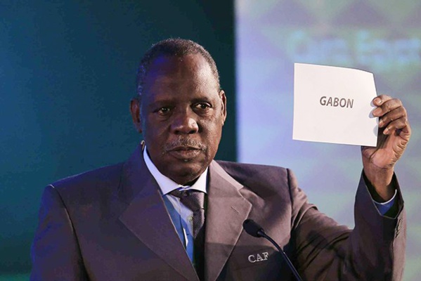 Can 2017 : Carton jaune à Issa Hayatou Can 2017 : Carton jaune à Issa Hayatou