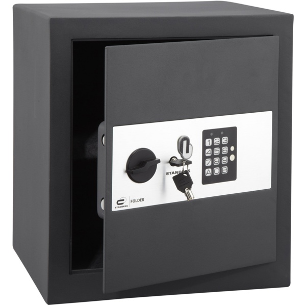 La technicienne de surface se sert allègrement dans le coffre fort de son généreux employeur La technicienne de surface se sert allègrement dans le coffre fort de son généreux employeur