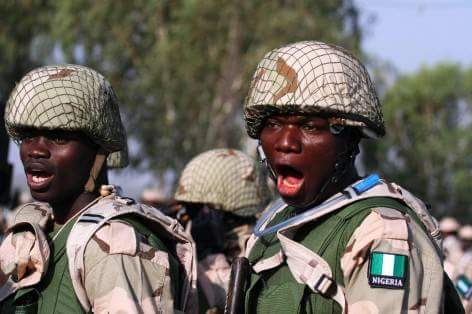 Colonel-Major Saïdou Morro: "A minuit, nous allons lancer l'assaut en Gambie (...) Nous savons ce que nous devons faire (...)" Colonel-Major Saïdou Morro: "A minuit, nous allons lancer l'assaut en Gambie (...) Nous savons ce que nous devons faire (...)"