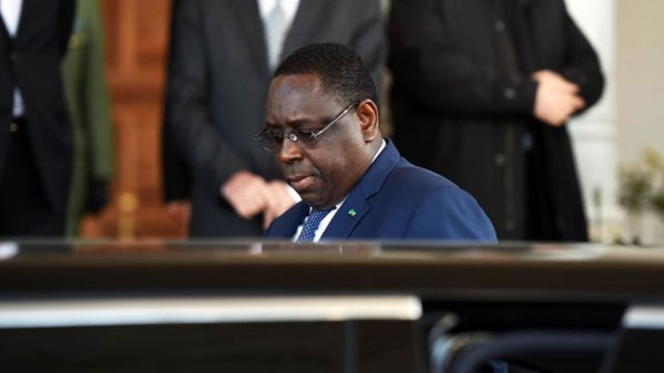 Le chef de l'Etat Macky Sall a quitté l'aéroport de Dakar sans faire de déclaration Le chef de l'Etat Macky Sall a quitté l'aéroport de Dakar sans faire de déclaration