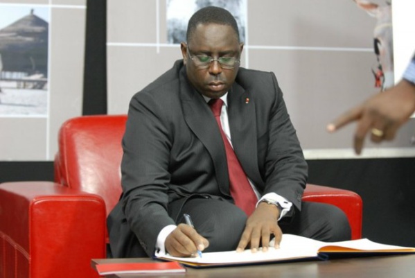 Macky Sall envoie une lettre de félicitations au président Barrow