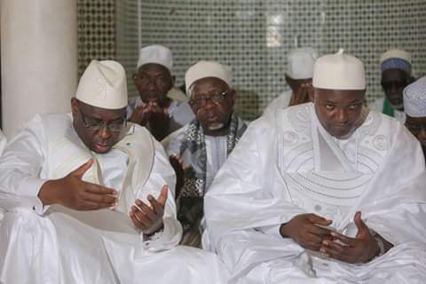 Le Président Macky et son homologue Gambien ont prié à la grande mosquée Omarienne