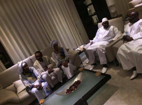 Youssou Ndour reçu par Adama Barrow