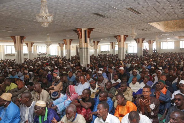 Les images de la prière du vendred des Pr Barrow et Sall  à la mosquée Omarienne