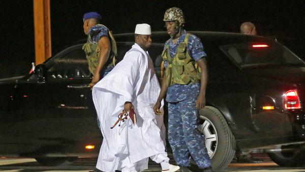 Le départ en exil de Yahya Jammeh (IMAGES)