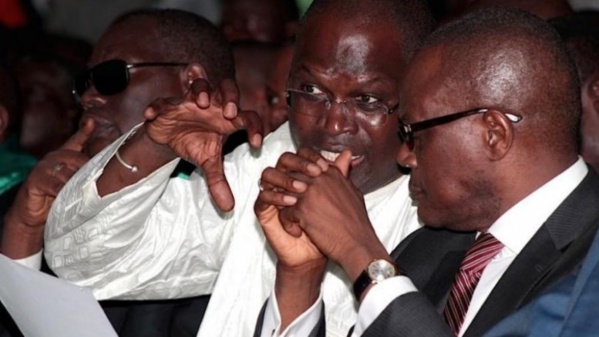 Ousmane Tanor Dieng: "J'avais recommandé à Khalifa Sall de raisonner ses gosses" Ousmane Tanor Dieng: "J'avais recommandé à Khalifa Sall de raisonner ses gosses"