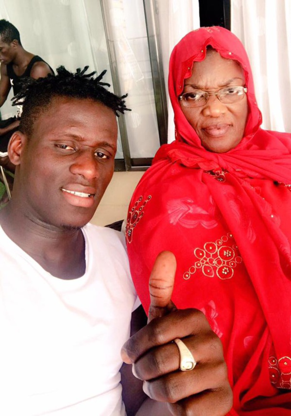 Kara Mbodji passe du temps avec sa maman !!! Kara Mbodji passe du temps avec sa maman !!!