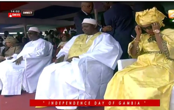 Vidéo de l'arrivée du Pr Macky Sall à Banjul et les commentaires assez insolites de nos confrères Gambiens