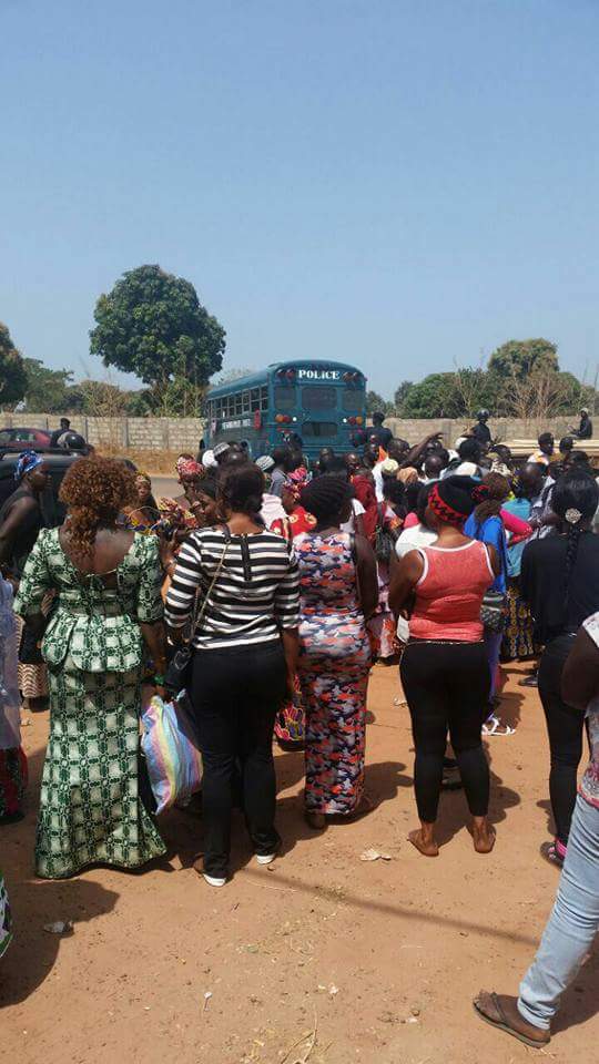 48 heures après l'intronisation du président Adama Barrow, les démons de la division s'installent 48 heures après l'intronisation du président Adama Barrow, les démons de la division s'installent