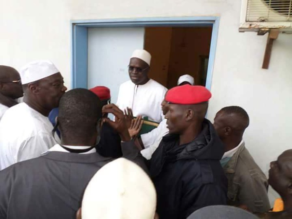 Les images exclusives de l'arrivée de Khalifa Sall Les images exclusives de l'arrivée de Khalifa Sall