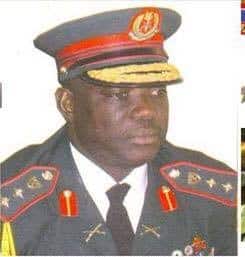 Le lieutenant-général Masaneh Kinteh est le chef d'état-major de la Gambie; Ousman Badjie Out! Le lieutenant-général Masaneh Kinteh est le chef d'état-major de la Gambie; Ousman Badjie Out!