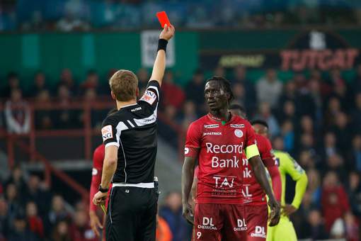 "Les joueurs africains ont deux fois plus de chances de recevoir une carte"