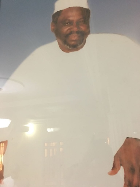 Thierno Saydou Mountaga Daha Tall jeune frère du Khalife général de la famille oumarienne vient de nous quitter Thierno Saydou Mountaga Daha Tall jeune frère du Khalife général de la famille oumarienne vient de nous quitter