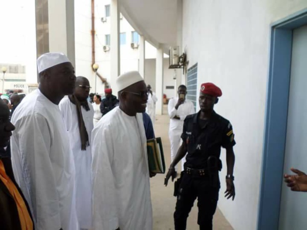 Ce que pense le pool d'avocats de Khalifa Sall du cas de leur client Ce que pense le pool d'avocats de Khalifa Sall du cas de leur client