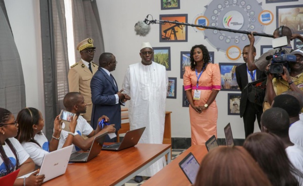 Tournée économique du Président de la République : lancement de l'Espace Numérique Mobile, nouveau dispositif de communication de la Présidence Tournée économique du Président de la République : lancement de l'Espace Numérique Mobile, nouveau dispositif de communication de la Présidence