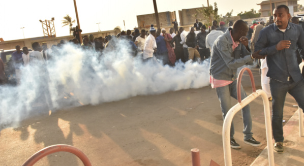 Guédiawaye: échauffourées entre la police et les jeunes du Grand Parti Guédiawaye: échauffourées entre la police et les jeunes du Grand Parti
