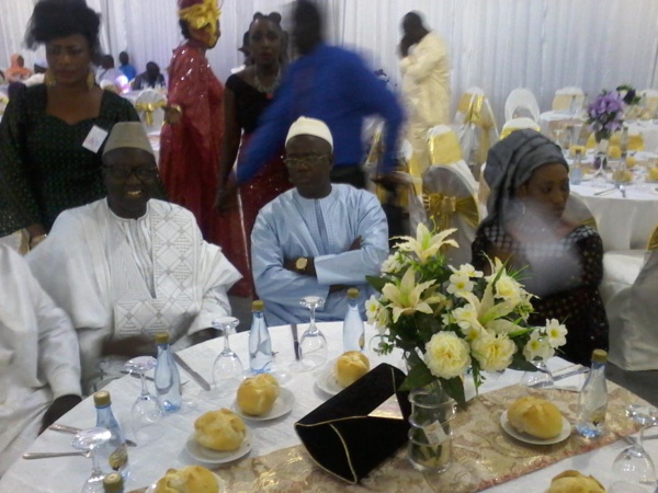 Les masques tombent ! Mimi Touré et Seynabou Gaye Touré "flirtent" Les masques tombent ! Mimi Touré et Seynabou Gaye Touré "flirtent"