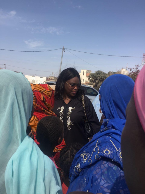 Avec son hôpital mobile, Marième Faye Sall, la "Première servante du peuple" sert le sourire à Bargny Avec son hôpital mobile, Marième Faye Sall, la "Première servante du peuple" sert le sourire à Bargny