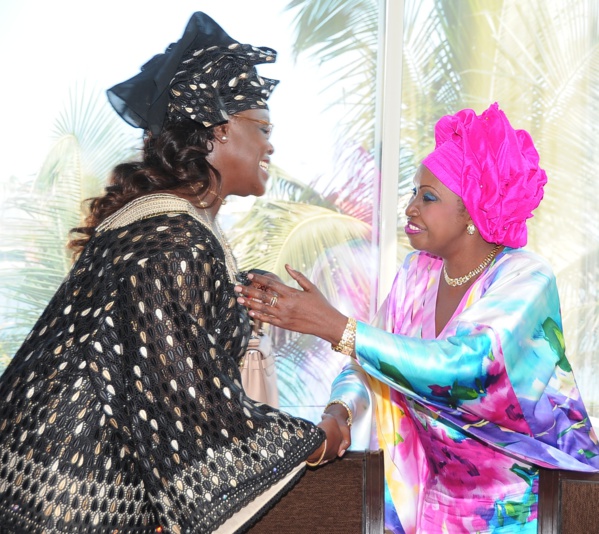 Souriez, mesdames et messieurs! Souriez, mesdames et messieurs!