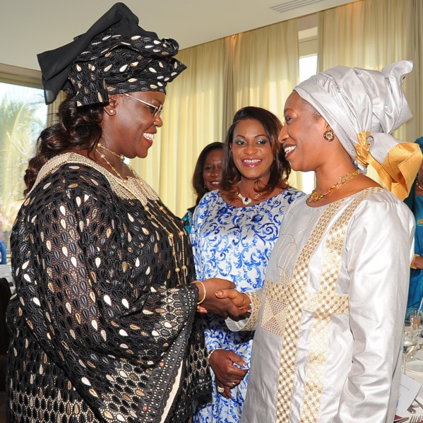 Souriez, mesdames et messieurs! Souriez, mesdames et messieurs!