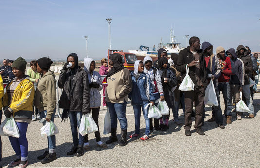 Bruxelles pousse les Etats à accélérer l’expulsion des migrants en situation irrégulière