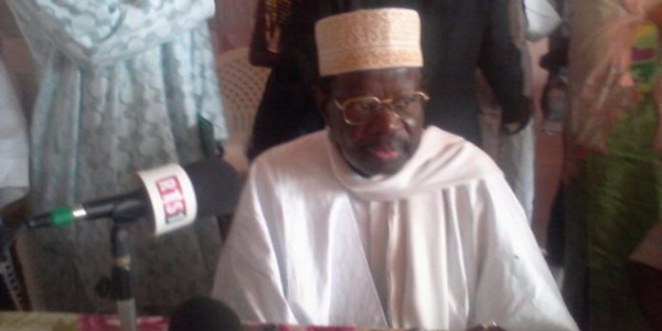 Serigne Moustapha Cissé raconte Al Makhtoum : «il a été le premier homme de Daara à prier avec un costume…» Serigne Moustapha Cissé raconte Al Makhtoum : «il a été le premier homme de Daara à prier avec un costume…»