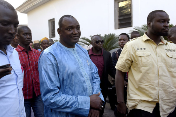 Gambie : Barrow maintient les juges nigérians de Jammeh Gambie : Barrow maintient les juges nigérians de Jammeh