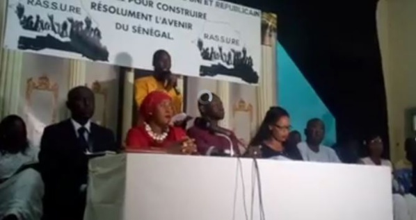Direct ancienne mairie Medina: les pro-Khalifa face à la presse