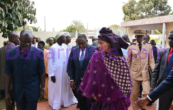 Les images exclusives du Pr Macky présentant ses condoléances chez Me Aissata Tall Sall