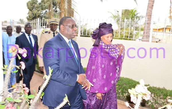 Les images exclusives du Pr Macky présentant ses condoléances chez Me Aissata Tall Sall