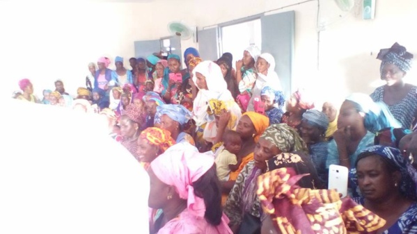 ​Satisfaits pour leur financement, les femmes de OGO se sont fortement mobilisées autour de leur Maire Kane DIALLO pour remercier le Chef de l'Etat SE. Macky SALL.