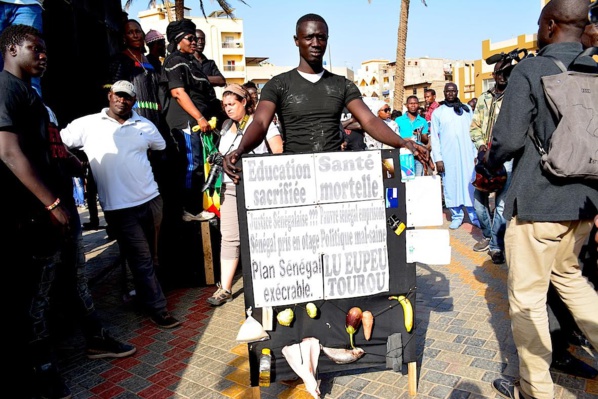 Fadel Barro: "Si l'ancien Président Wade que nous combattions s'est joint à nous, Macky doit revoir sa méthode" Fadel Barro: "Si l'ancien Président Wade que nous combattions s'est joint à nous, Macky doit revoir sa méthode"