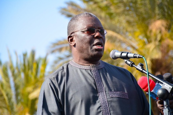 Babacar Gaye porte parole du PDS prenant la parole