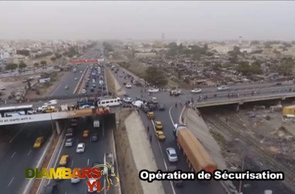 Un camion de « Yamba » poursuivi par les forces de l’ordre avec un hélicoptère. Regardez !