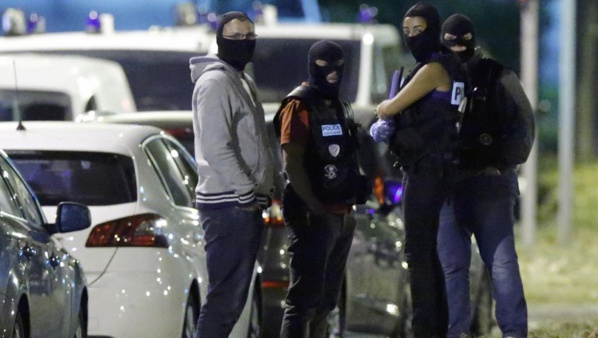 Attaque sur les Champs Elysées -  Qui est le tireur abattu ?