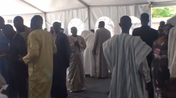 Suivez S.E M. Macky Sall, le président de la République présenter ses condoléances à Samuel Sarr, ancien ministre de l'Energie, en direct sur leral.net