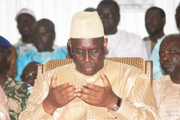 MACKY SALL, PRIS ENTRE MILLE FEUX MACKY SALL, PRIS ENTRE MILLE FEUX