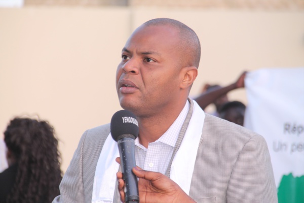 Malaise lors de la visite du ministre Mambaye Niang chez Serigne Cheikh Mbacke Laye- Le portable du marabout volé Malaise lors de la visite du ministre Mambaye Niang chez Serigne Cheikh Mbacke Laye- Le portable du marabout volé