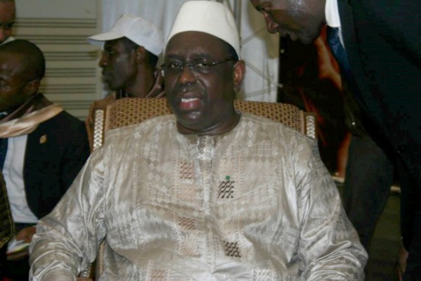 Le Pr Macky Sall annoncé à la levée du corps de Joe Ouakam et à Betenty pour...