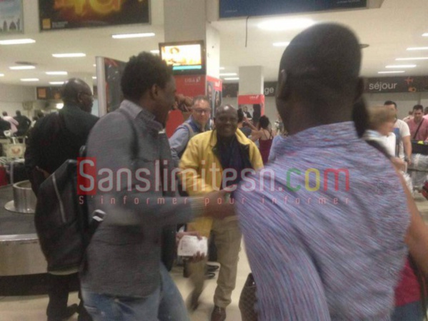 PHOTOS - Pape Diouf et son épouse Bébé Basse croisent Wally Seck à …