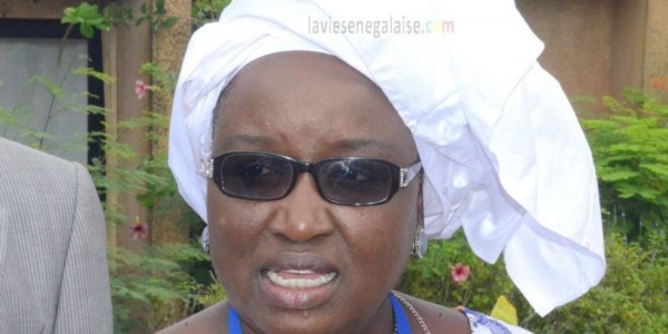 Benno Bokk Yakaar - Hélène Tine claque la porte Benno Bokk Yakaar - Hélène Tine claque la porte