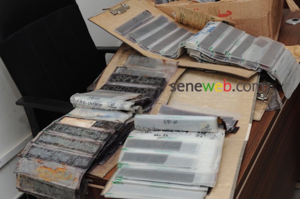 Les archives photographiques de la présidence en état de détérioration très avancée Les archives photographiques de la présidence en état de détérioration très avancée