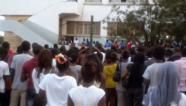 Point de presse du lycée Thierno-Saïdou-Nourou-Tall aujourd'hui Point de presse du lycée Thierno-Saïdou-Nourou-Tall aujourd'hui