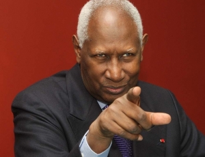 Accuse de vouloir s’exiler et critique sur sa neutralité : Abdou Diouf dans tous ses états Accuse de vouloir s’exiler et critique sur sa neutralité : Abdou Diouf dans tous ses états