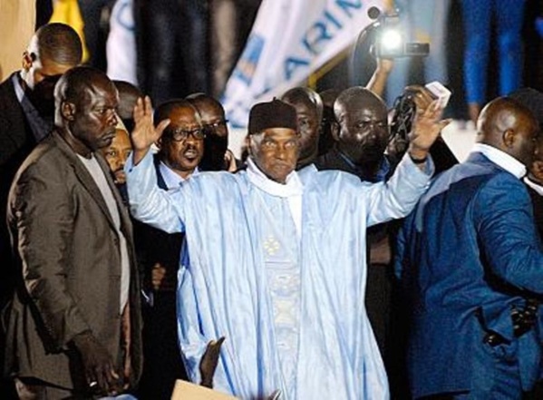 Me Abdoulaye Wade de retour au Sénégal au seuil de la Korite (Information Dakarposte ! ) Me Abdoulaye Wade de retour au Sénégal au seuil de la Korite (Information Dakarposte ! )