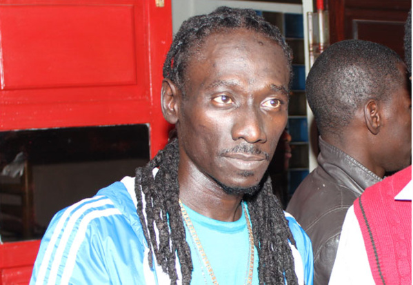 Vidéo: Agressé samedi passé, le rappeur Duggy Tee du groupe PBS dévoile la technique de ses bourreaux… Regardez Vidéo: Agressé samedi passé, le rappeur Duggy Tee du groupe PBS dévoile la technique de ses bourreaux… Regardez