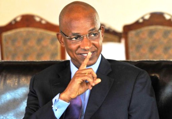 Cellou Dalein Diallo épouse la belle Kadiatou Bah, "fuit" à Paris où il rencontre WADE Cellou Dalein Diallo épouse la belle Kadiatou Bah, "fuit" à Paris où il rencontre WADE